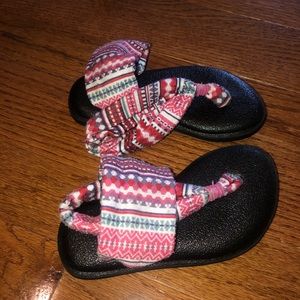 Sanuk yoga mat sandles.  Super comfy!